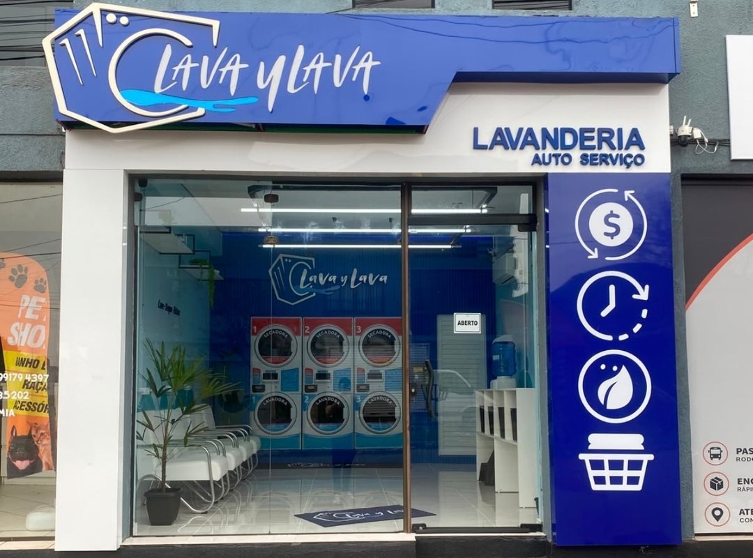 Fachada da Lava y Lava durante o dia